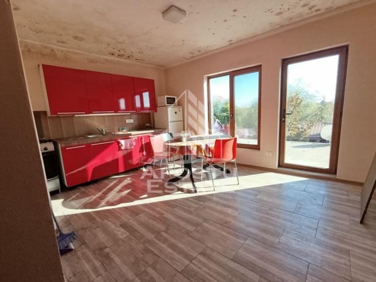 Casa P+1+M 9 camere, 3 bai, doua bucatarii, perfecta pentru investitie