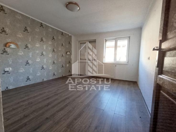 Casa P+1+M 9 camere, 3 bai, doua bucatarii, perfecta pentru investitie