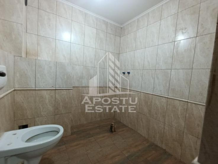 Casa P+1+M 9 camere, 3 bai, doua bucatarii, perfecta pentru investitie