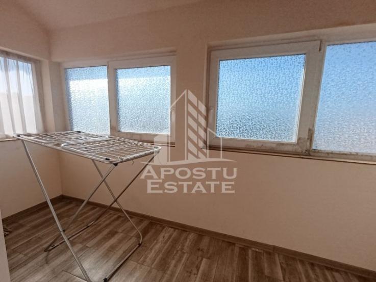 Casa P+1+M 9 camere, 3 bai, doua bucatarii, perfecta pentru investitie