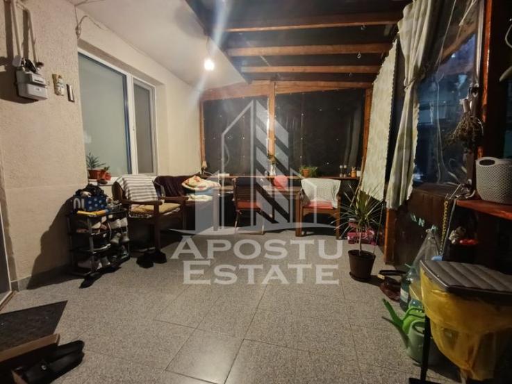 Apartament cu 4 camere, centrala proprie, 2 bai, terasa, zona Iosefin.