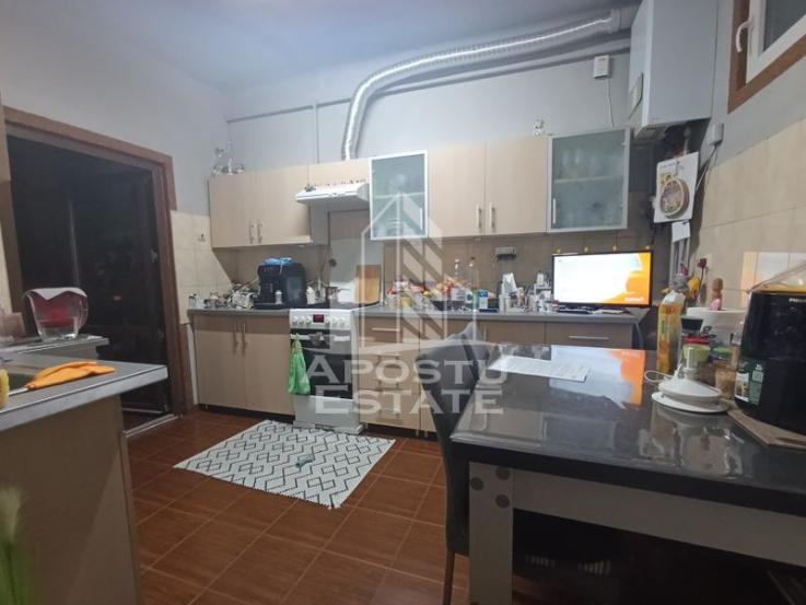 Apartament cu 4 camere, centrala proprie, 2 bai, terasa, zona Iosefin.