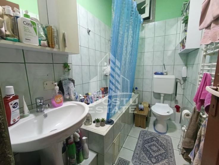 Apartament cu 4 camere, centrala proprie, 2 bai, terasa, zona Iosefin.