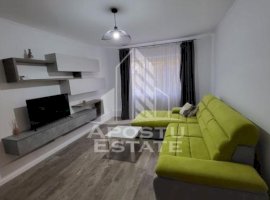 Apartament renovat cu 3 camere,2 bai,Aradului