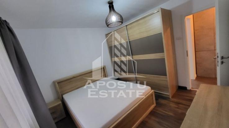 Apartament renovat cu 3 camere,2 bai,Aradului