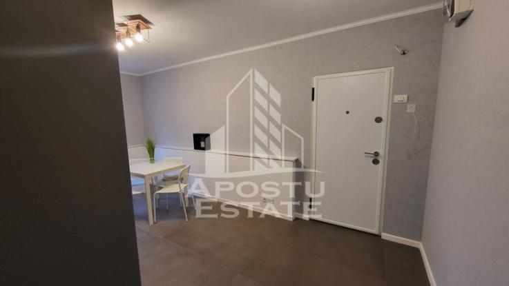 Apartament renovat cu 3 camere,2 bai,Aradului