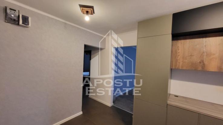 Apartament renovat cu 3 camere,2 bai,Aradului