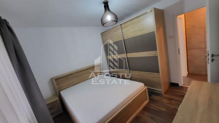 Apartament renovat cu 3 camere,2 bai,Aradului