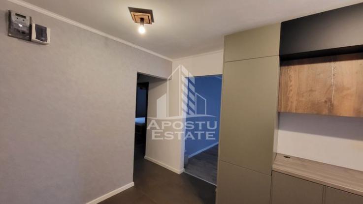 Apartament renovat cu 3 camere,2 bai,Aradului