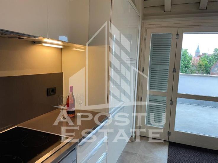 Apartament central tip penthouse,cladire istorica