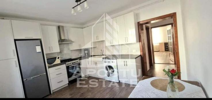 Apartament decomandat cu 3 camere,Calea Lipovei