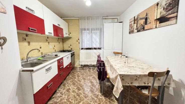 Apartament 3 camere, centrala proprie, Zona Sagului