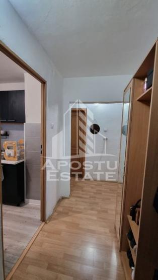 Apartament 2 camere, etaj 1, centrala proprie, zona Calea Lipovei