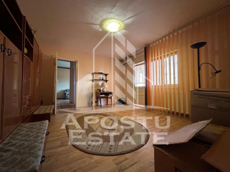 Apartament cu 2 camere, etaj intermediar, zona Sagului