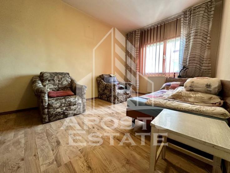 Apartament cu 2 camere, etaj intermediar, zona Sagului