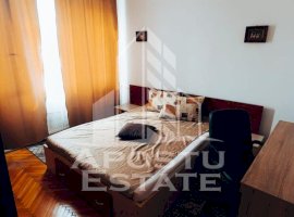 Apartament cu 3 camere, Central, Mobilat, Utilat