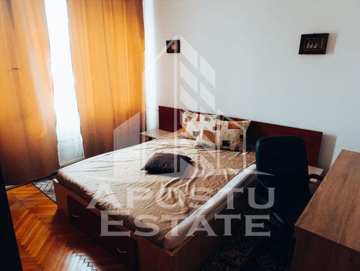 Apartament cu 3 camere, Central, Mobilat, Utilat