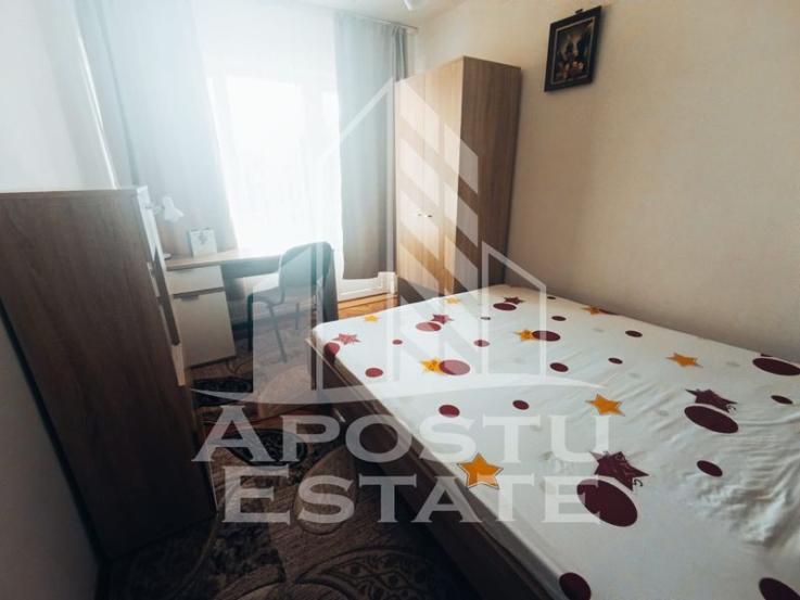 Apartament cu 3 camere, Central, Mobilat, Utilat