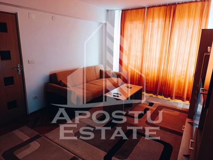 Apartament cu 3 camere, Central, Mobilat, Utilat