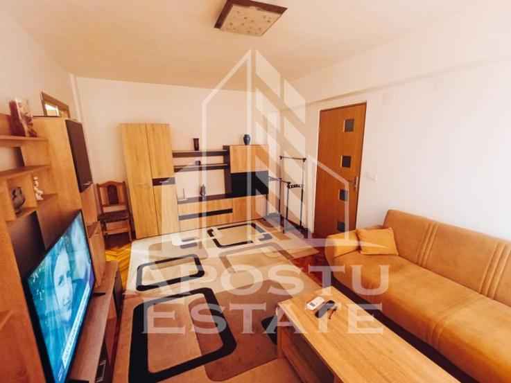 Apartament cu 3 camere, Central, Mobilat, Utilat