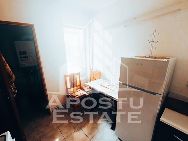 Apartament cu 3 camere, Central, Mobilat, Utilat