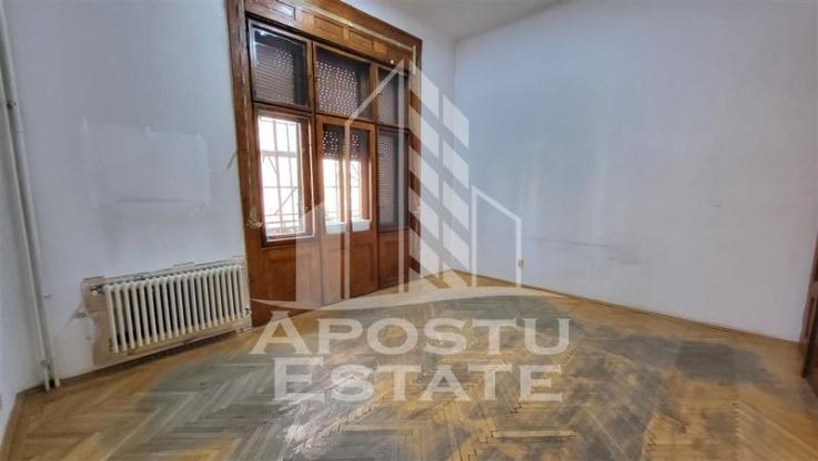 Apartament cu 4 camere, SAD, Piata Victoriei, 180 mp