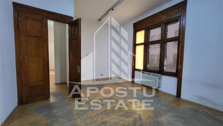 Apartament cu 4 camere, SAD, Piata Victoriei, 180 mp