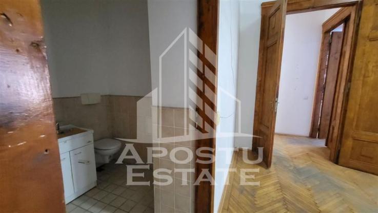 Apartament cu 4 camere, SAD, Piata Victoriei, 180 mp