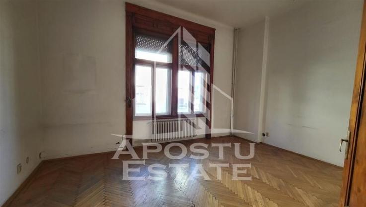 Apartament cu 4 camere, SAD, Piata Victoriei, 180 mp