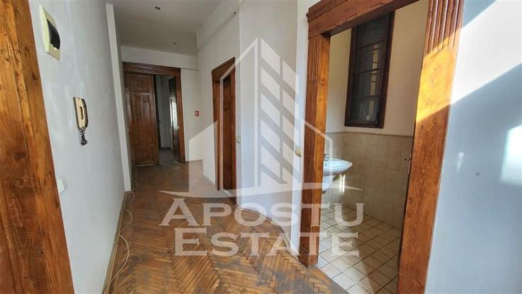 Apartament cu 4 camere, SAD, Piata Victoriei, 180 mp