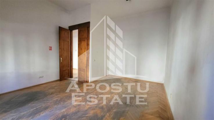 Apartament cu 4 camere, SAD, Piata Victoriei, 180 mp