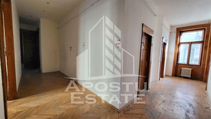 Apartament cu 4 camere, SAD, Piata Victoriei, 180 mp