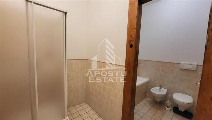 Apartament cu 4 camere, SAD, Piata Victoriei, 180 mp