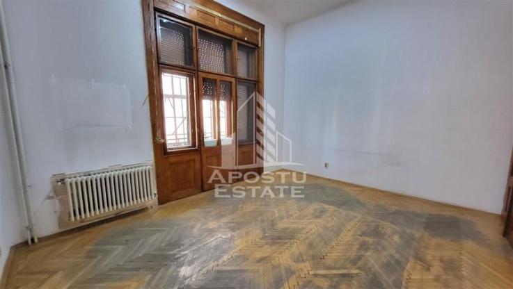 Apartament cu 4 camere, SAD, Piata Victoriei, 180 mp