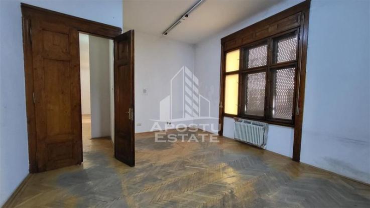 Apartament cu 4 camere, SAD, Piata Victoriei, 180 mp