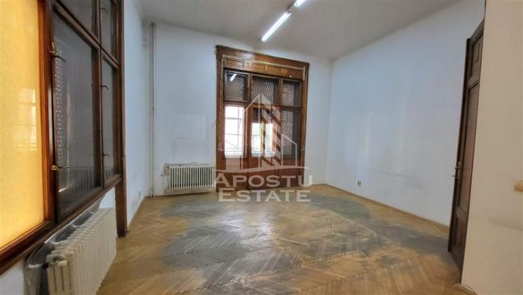 Apartament cu 4 camere, SAD, Piata Victoriei, 180 mp