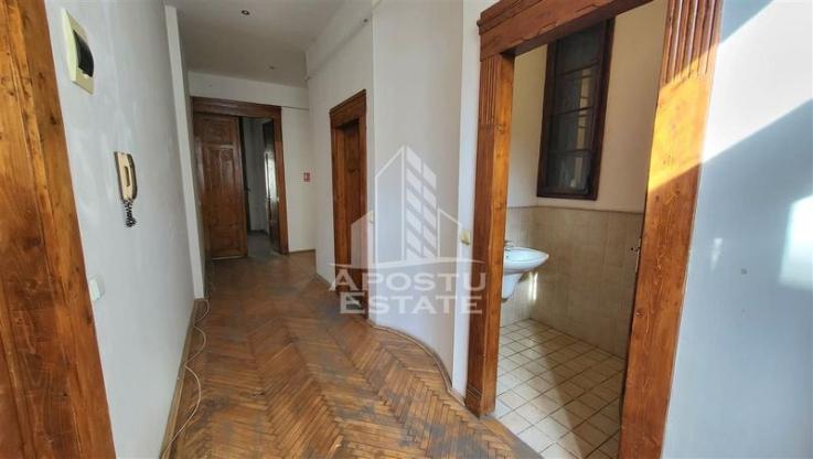 Apartament cu 4 camere, SAD, Piata Victoriei, 180 mp