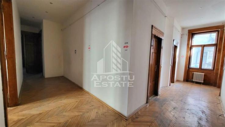 Apartament cu 4 camere, SAD, Piata Victoriei, 180 mp