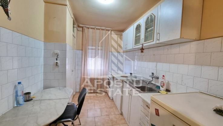 Apartament 3 camere, 2 bai, 2 balcoane,  zona Mircea cel Bătrân