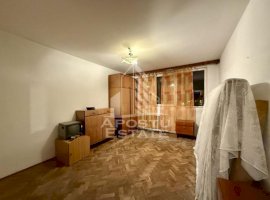 Apartament 2 camere decomandat, etaj 3,  lift, zona Olimpia - Stadion