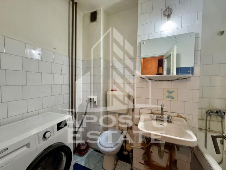 Apartament 2 camere decomandat, etaj 3,  lift, zona Olimpia - Stadion