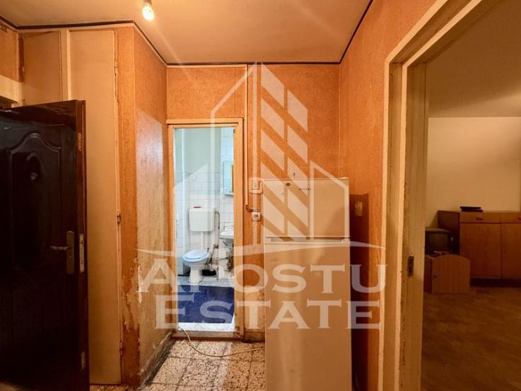 Apartament 2 camere decomandat, etaj 3,  lift, zona Olimpia - Stadion