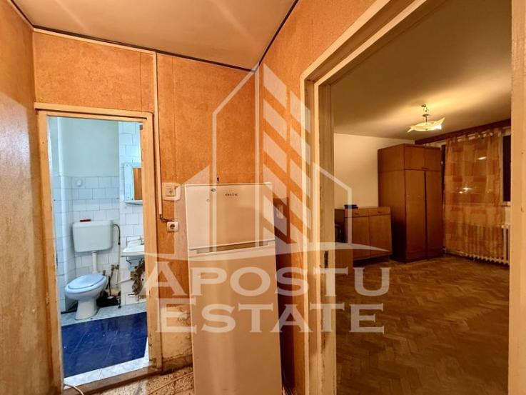 Apartament 2 camere decomandat, etaj 3,  lift, zona Olimpia - Stadion