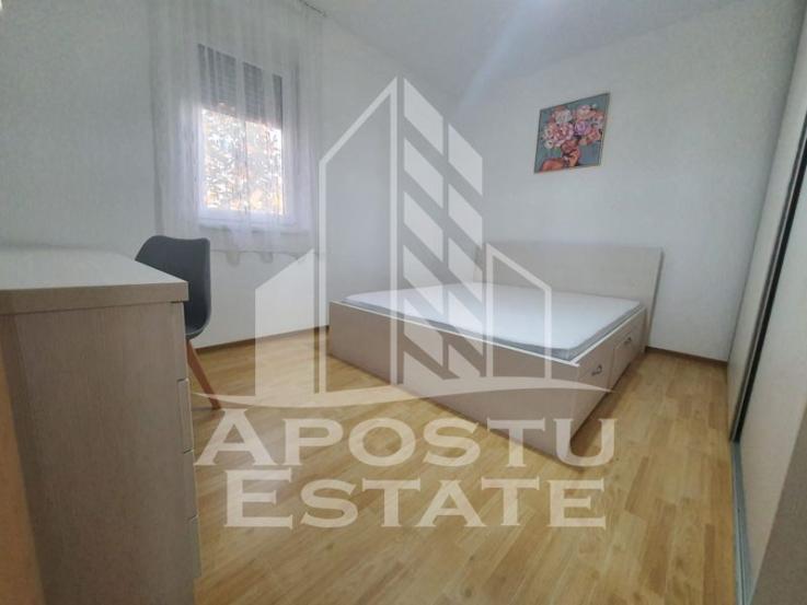 Apartament 3 camere, 2  bai, loc de parcare, Lipovei