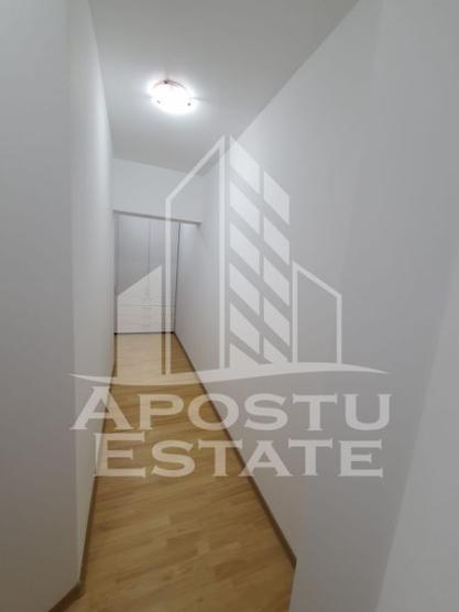 Apartament 3 camere, 2  bai, loc de parcare, Lipovei