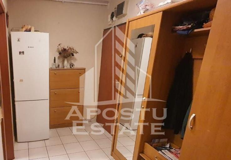 Inchiriez apartament cu 2 camere zona UTA