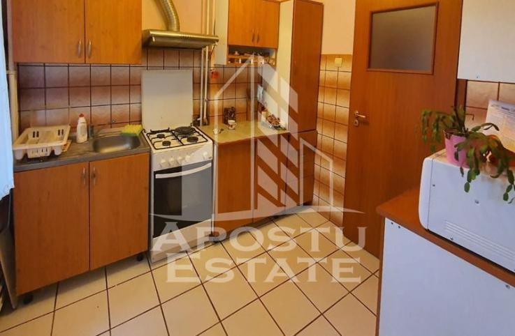 Inchiriez apartament cu 2 camere zona UTA