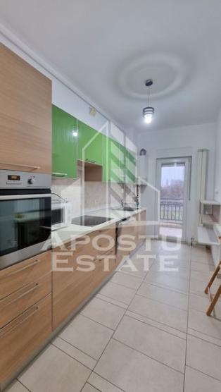 Apartament 3 camere,bloc nou, loc de parcare,  zona Aradului