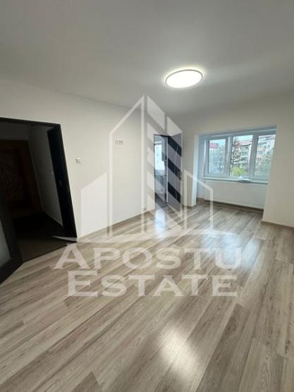 Apartament cu o camera ideal pentru investitie, zona Aradului