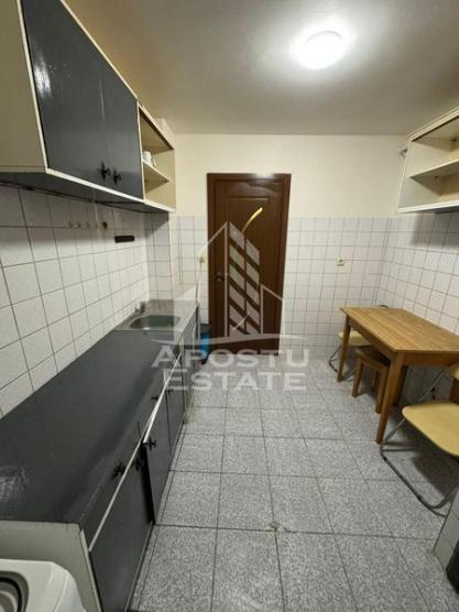 Apartament cu 2 camere, etaj intermediar, zona Soarelui